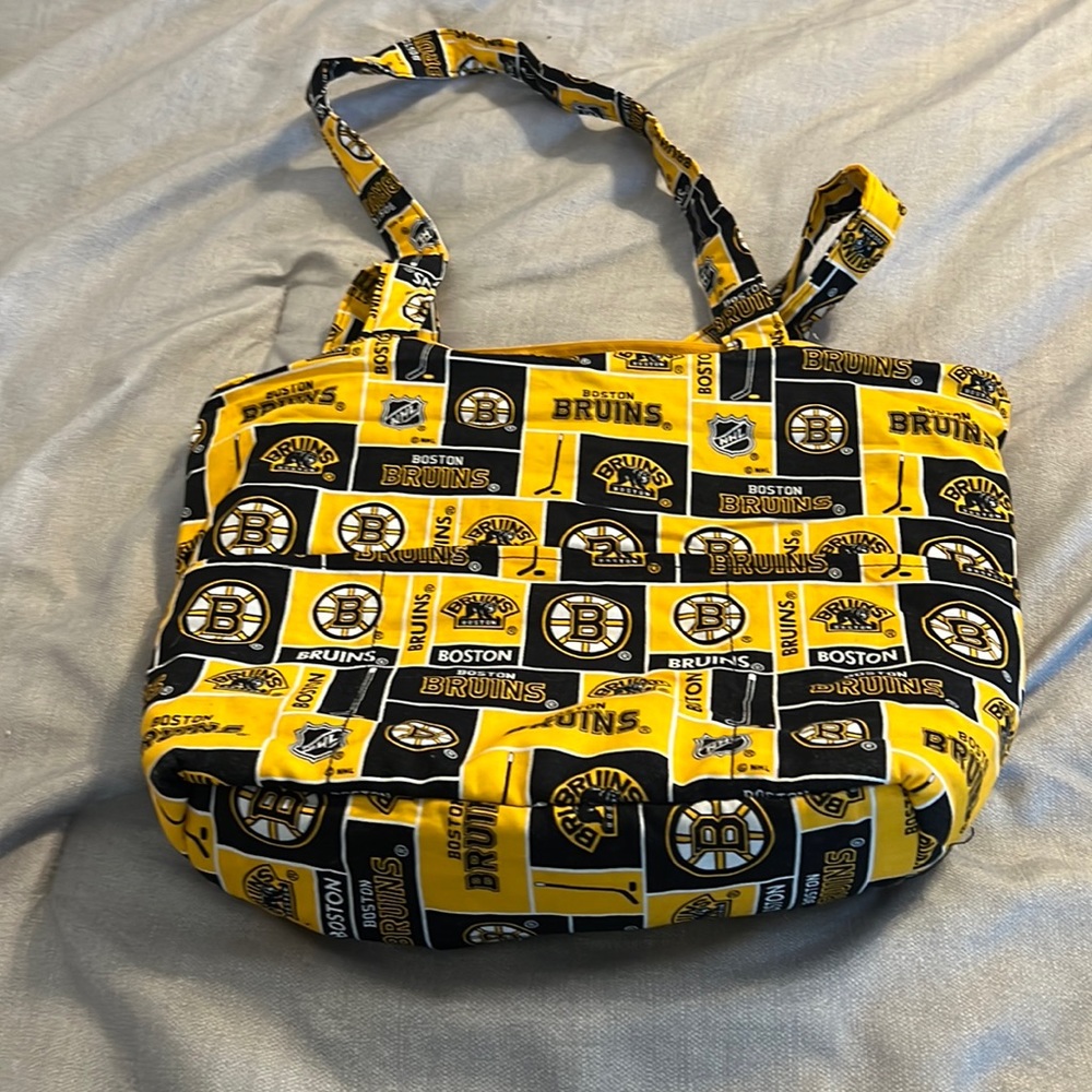 Bruins tote